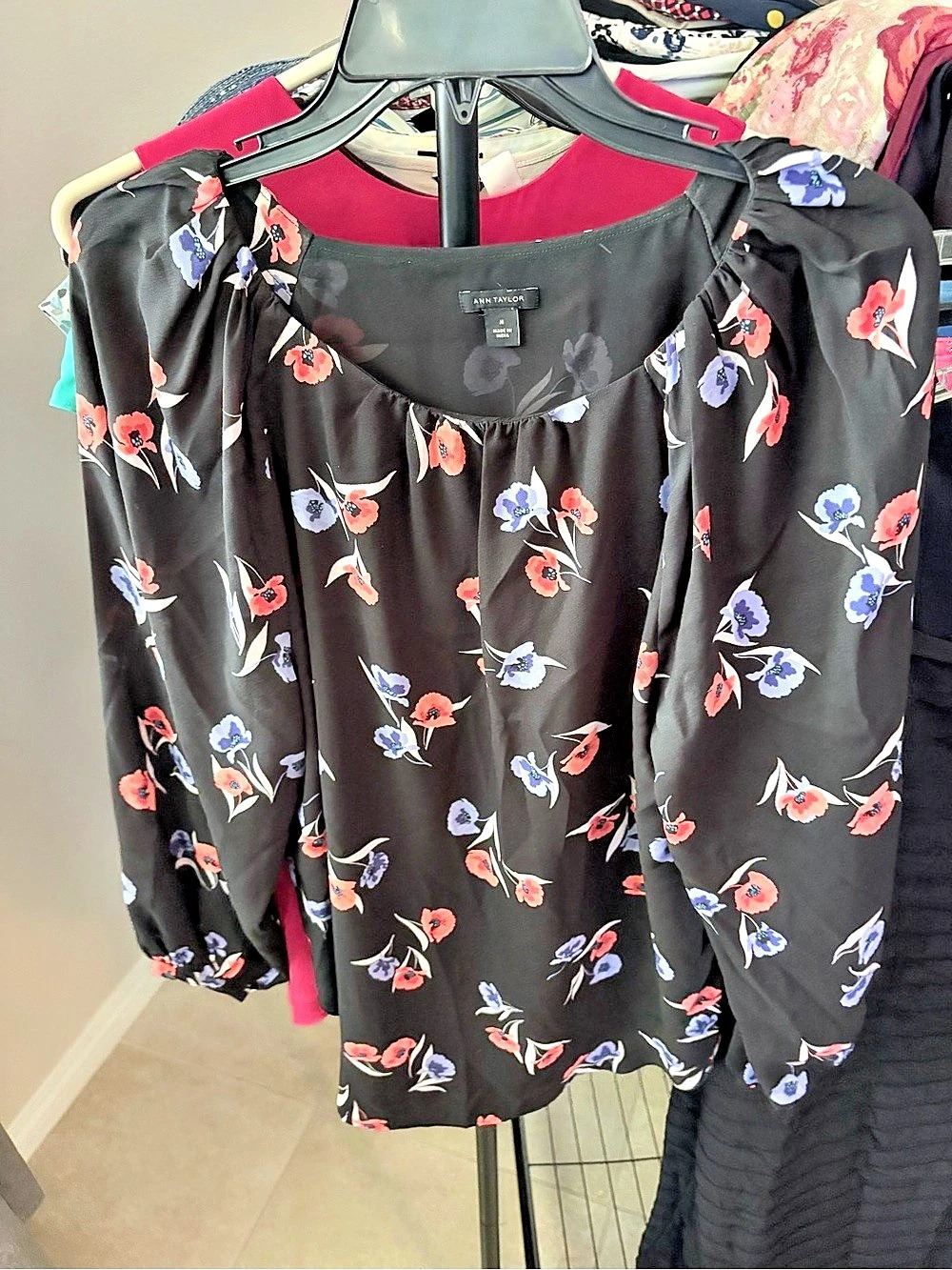 Ann Taylor Floral Long Sleeve Blouse in Black & Pink Like New